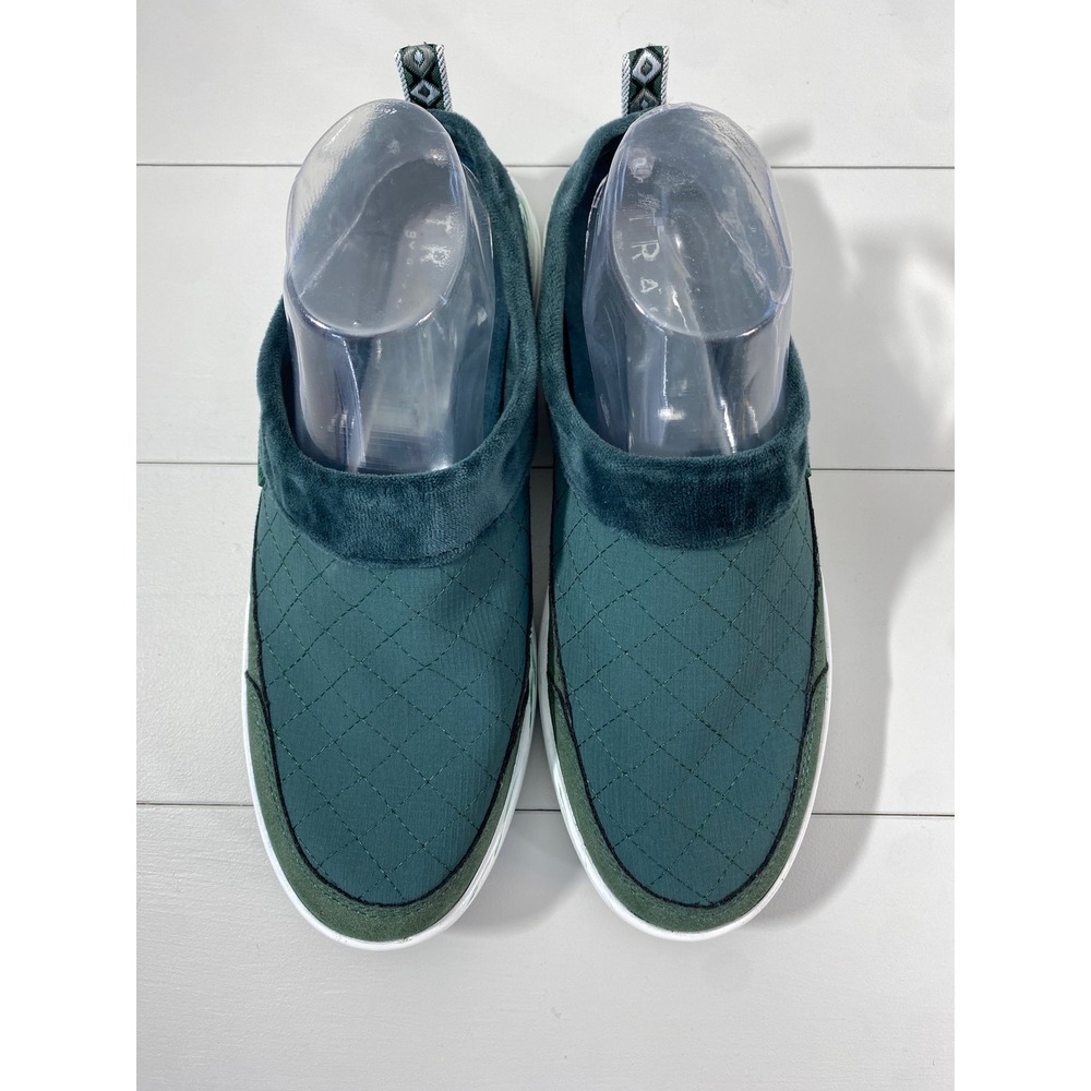 Traq by Alegria Qarma Sneakers Women 9 39 Teal Quilted Velvet Slip On Shoes